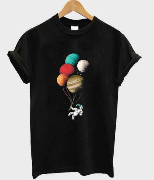 spaceman astronaut planet ballons t-shirt